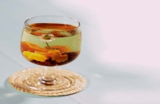 Frutos secos en vino blanco